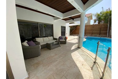 וילה אמדר אילת - הבריכה והחצר