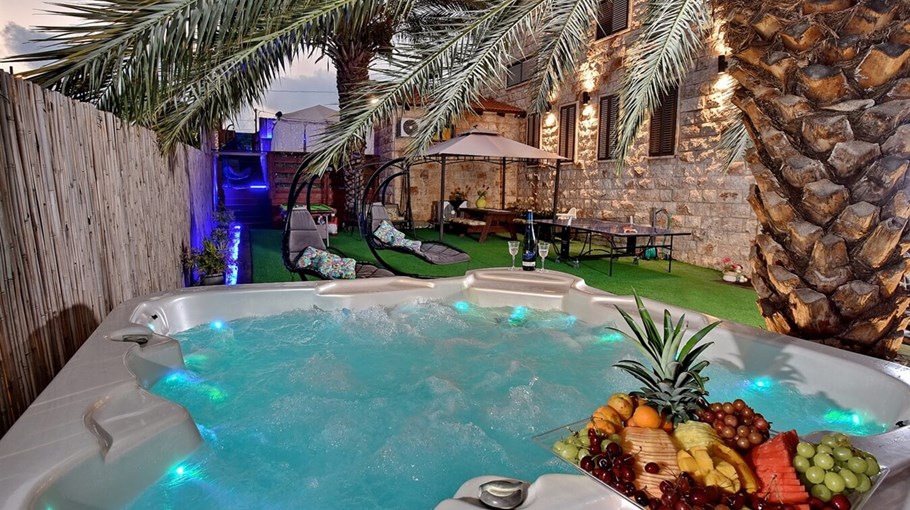 וילה פנינת עוז וילה פנינת עוז - החצר והבריכה (11).jpg