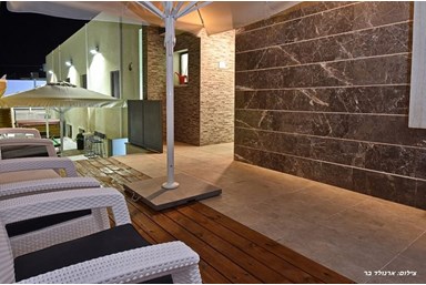 וילה הבית בטבריה - מתחם החוץ