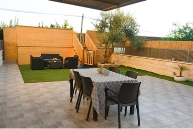 וילה ויליז'ן - החצר