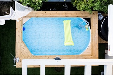 וילה שלהבת האושר - החצר והסביבה