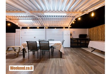 וילה אחוזת אנאל יבניאל - החצר, הבריכה והנוף