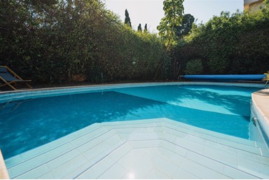 וילה מול תכלת - החצר והבריכה 