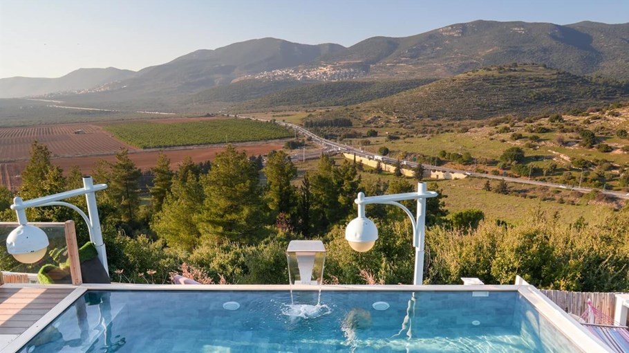 אחוזת קרן שמש חצר (1).jpg