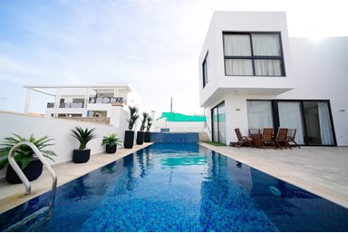 וילת הבשמים באילת - החצר והבריכה 