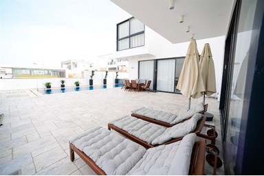 וילת הבשמים באילת - החצר והבריכה 