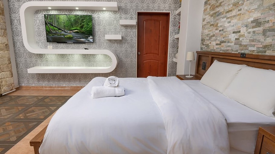 שלוות מצפה כנרת פנים (2).jpg