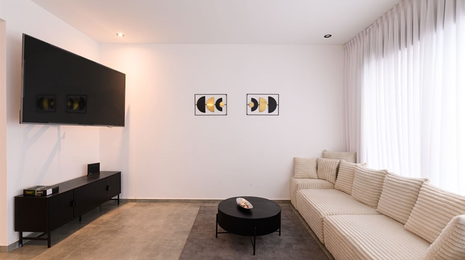 Yamika Vila פנים (4).jpg