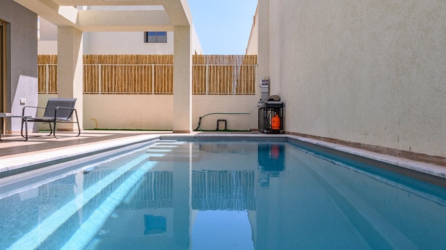 Yamika Vila חצר (9).jpg