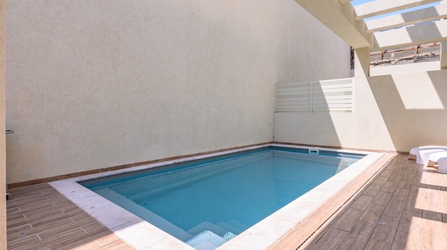 Yamika Vila חצר (6).jpg