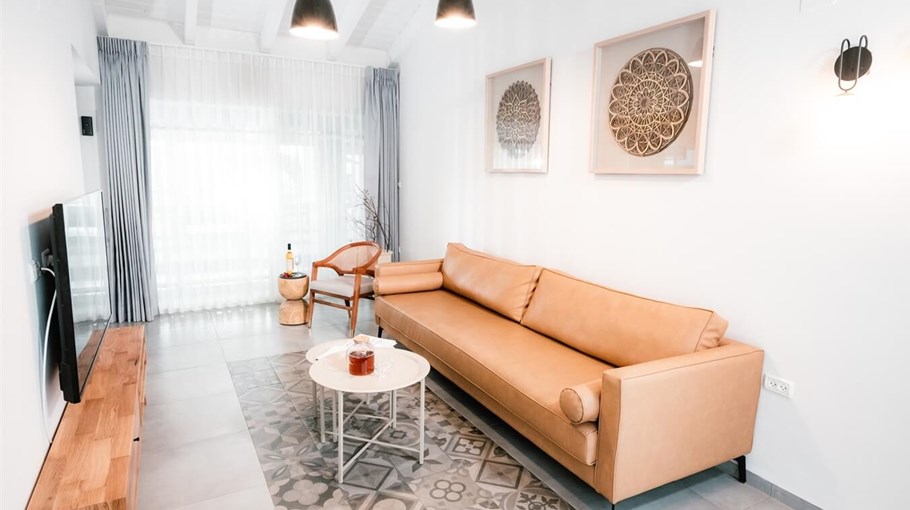 האחוזה בטבע סלון ומטבח (10).jpg