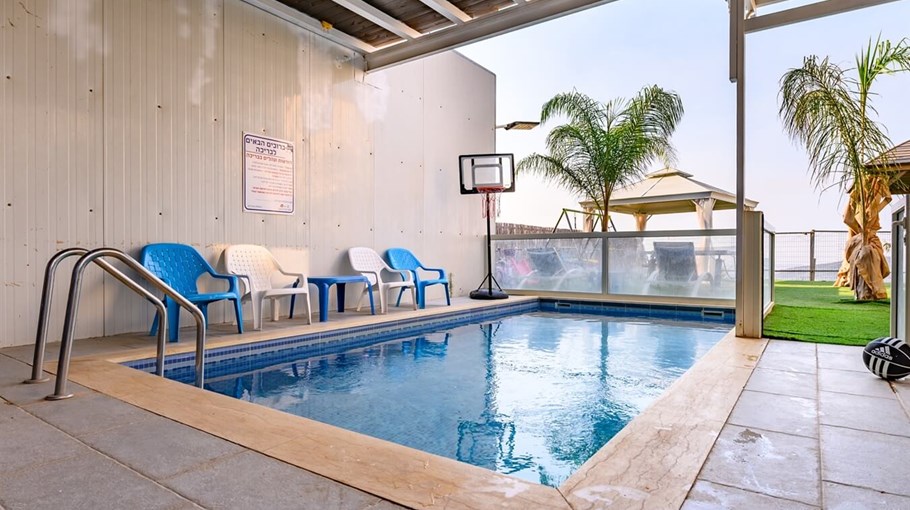 וילת האגם הכחול החצר (18).jpg