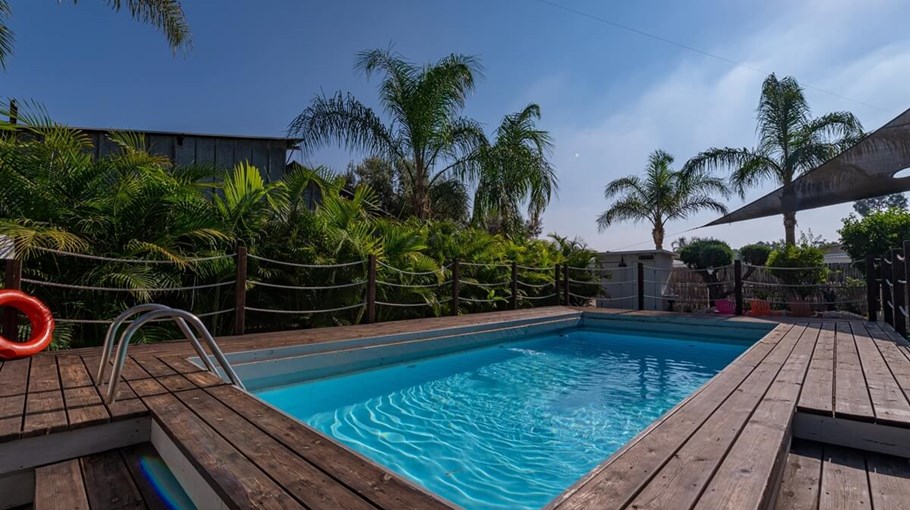 וילה מאיה החצר והבריכה (1).jpg