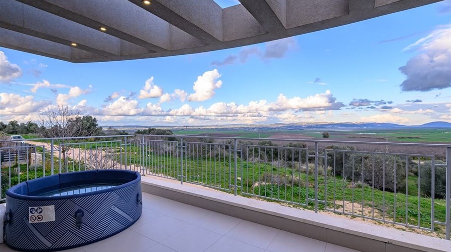 וילת נוף מגידו חצר (18).jpg