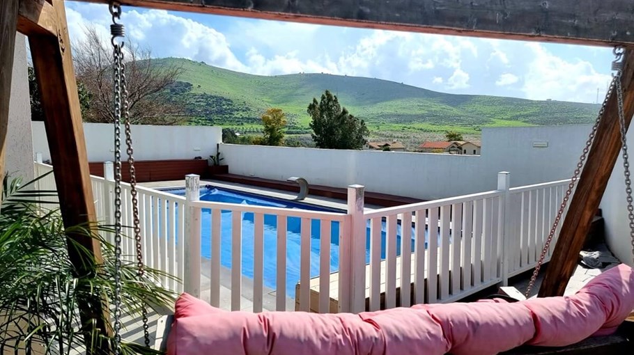 וילה בלב הגלבוע בריכה עם גדר (3).jpeg